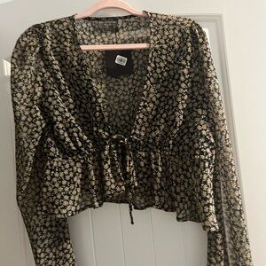 Dress Forum Black and White Puff Sleeve Crop Top